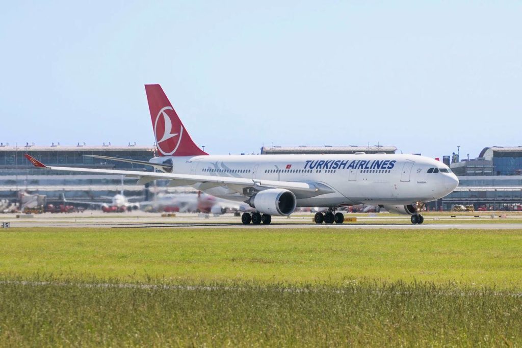 Turkish Airlines Flughafen Hamburg Winter 2021