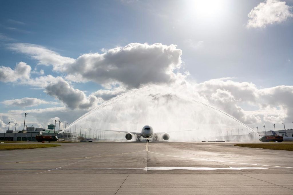 Wassertaufe Lufthansa Airbus A350 München-Miami