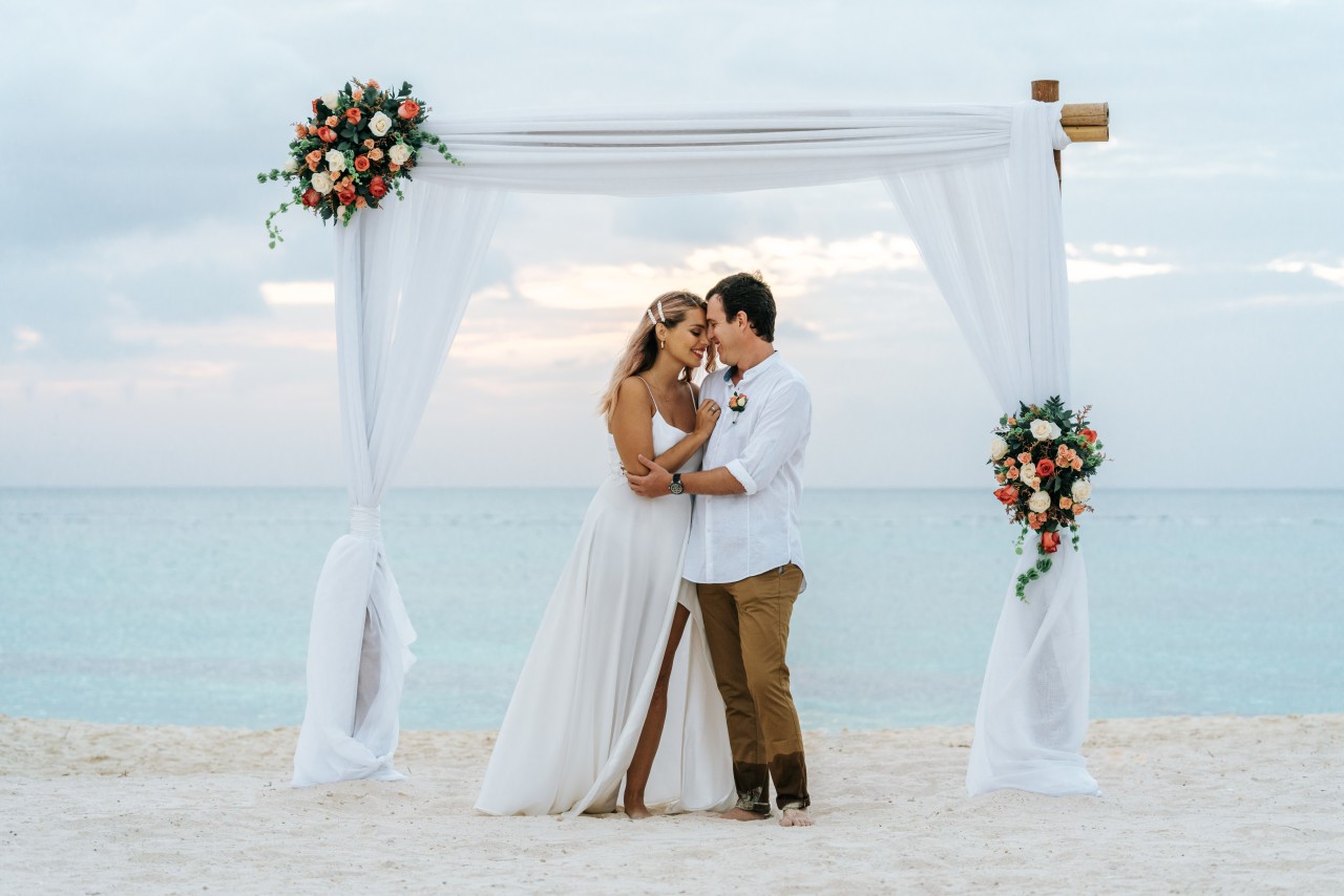 Brautpaar am Strand auf Aruba