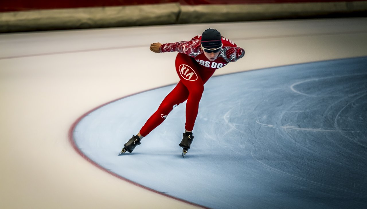 Eisschnellläuferin in der Max-Aicher-Arena Inzell