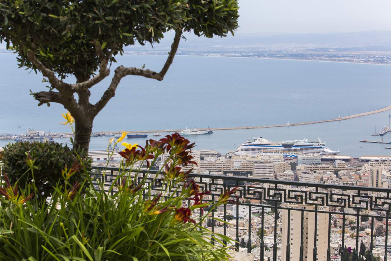 Haifa Bay mit Kreuzfahrthafen