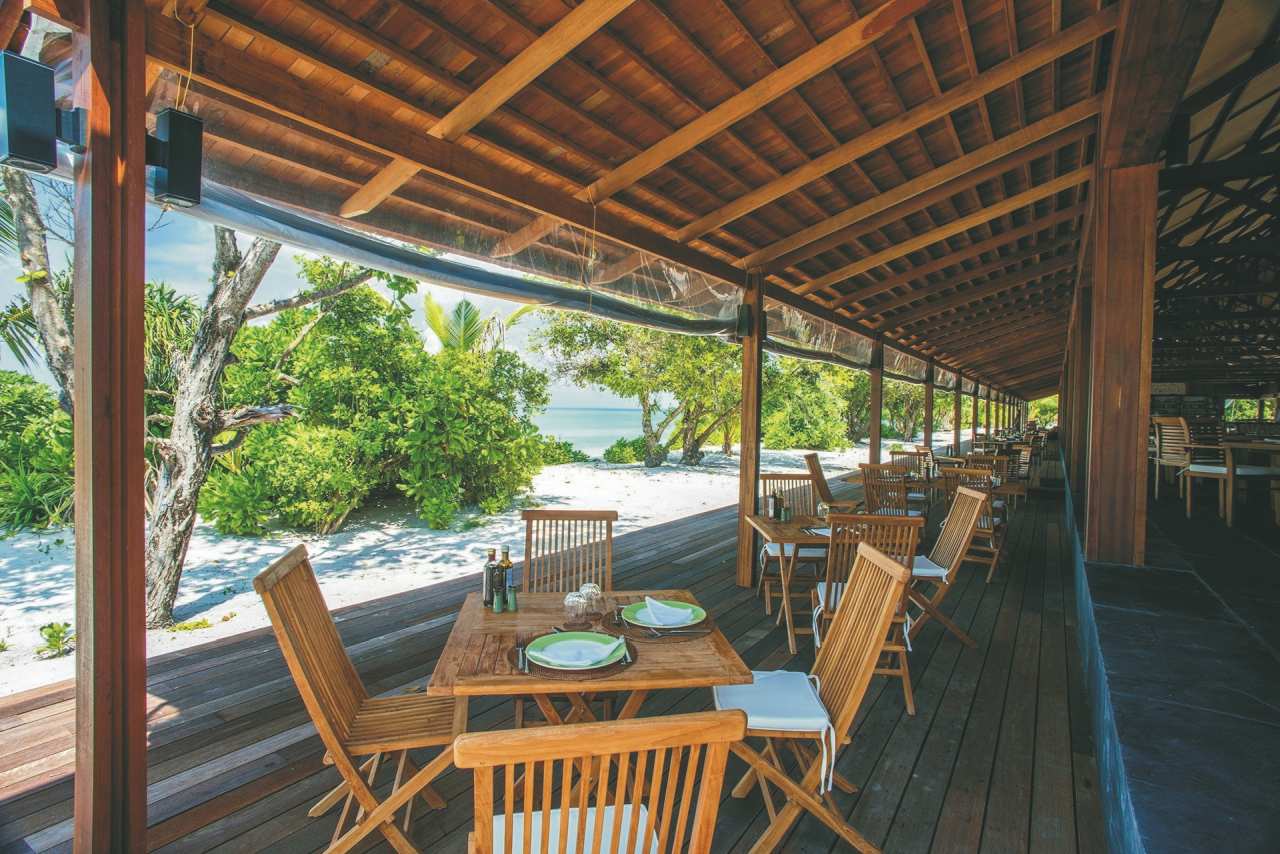Speiseraum Barefoot Eco Resort auf den Malediven