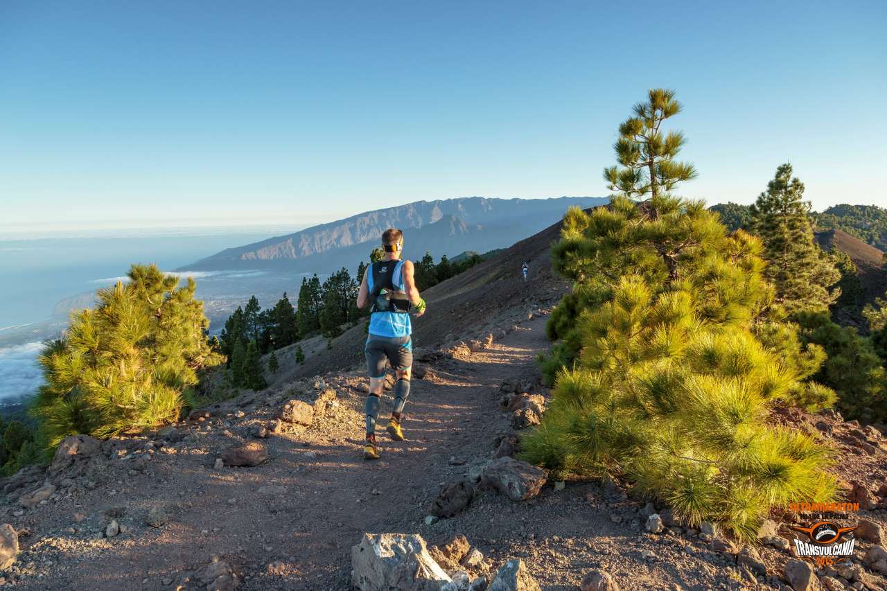 Trailrunner an der Küste von La Palma