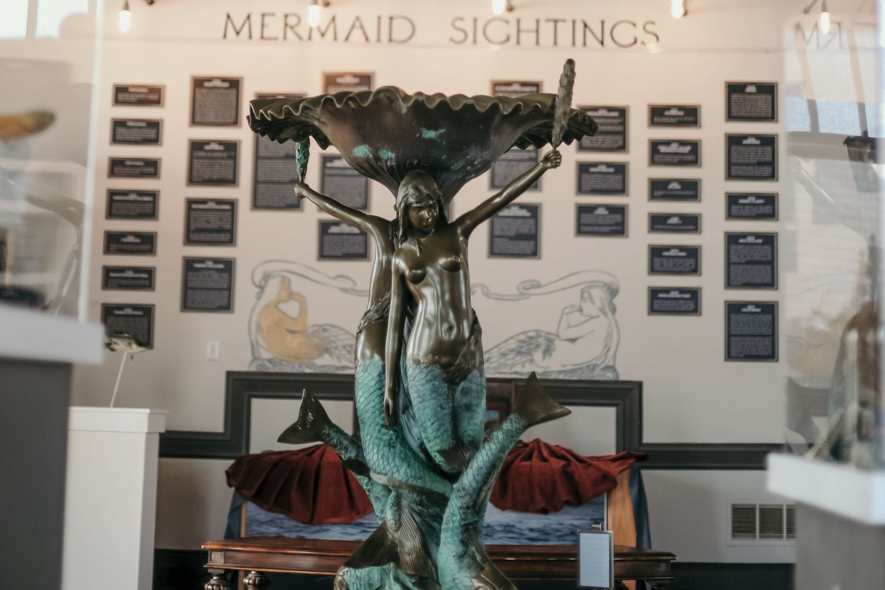 Meerjungfrauen-Skulptur im Mermaid Museum Berlin