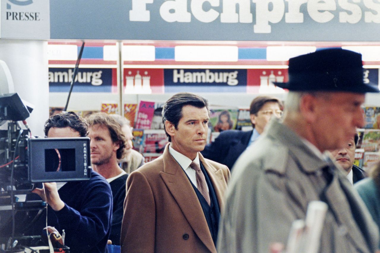 Pierce Brosnan als James Bond am Flughafen Hamburg