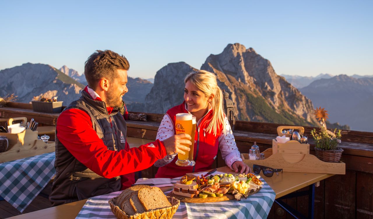 Terrasse der Ostlerhütte auf dem Breitenberg