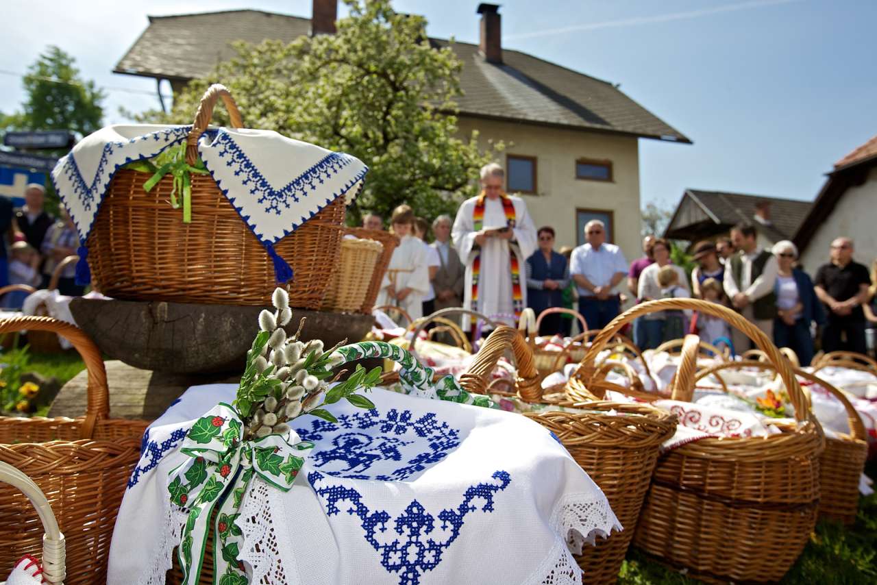Traditionelle Fleischweihe in Kärnten zu Ostern