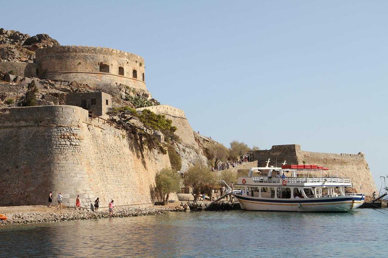 Festungsmauer und Wehrturm Spinalonga