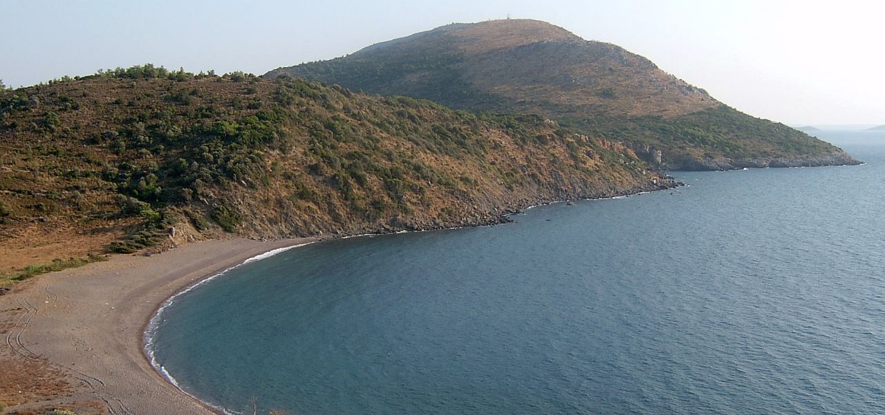 Menschenleere Bucht bei Karaburun