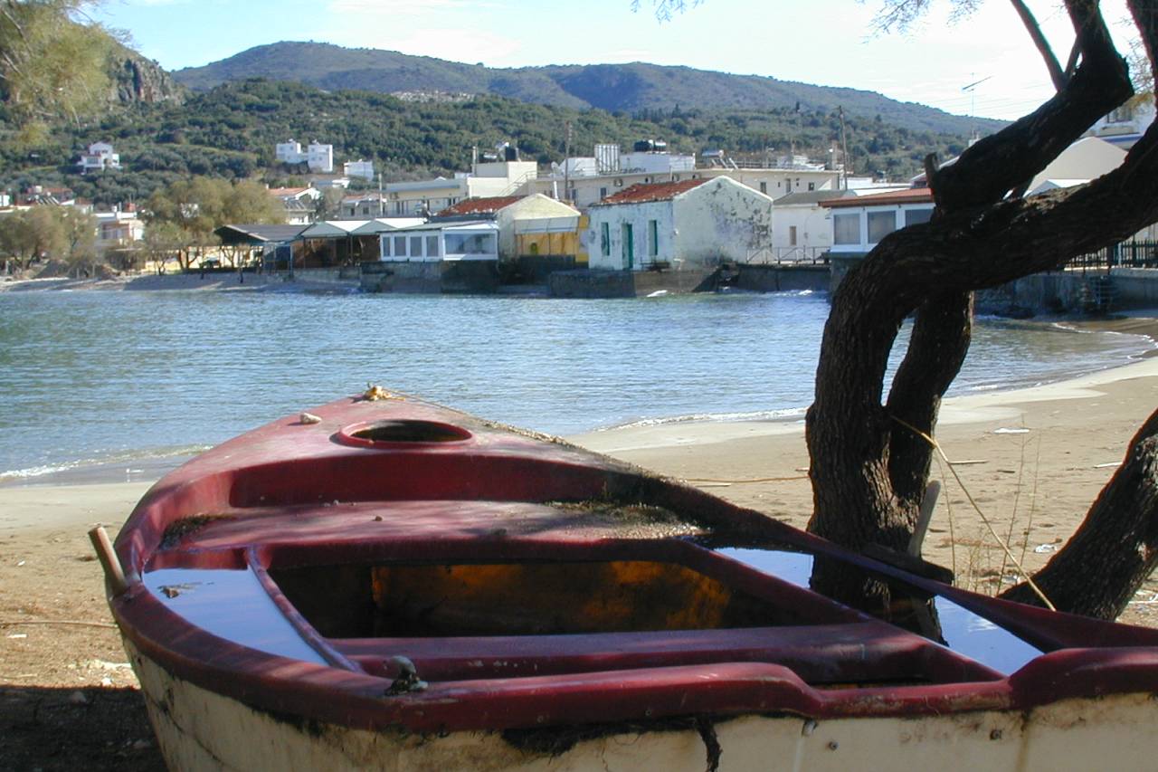 Boot am Strand von Almirida
