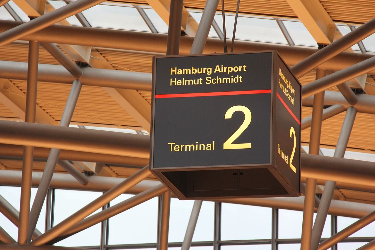 Flughafen Hamburg Helmut Schmidt Würfel Terminal 2