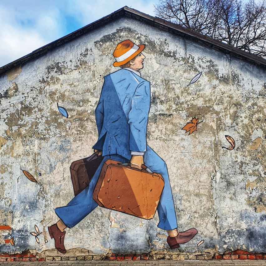 Mann mit Koffer Street Art in Kaunas