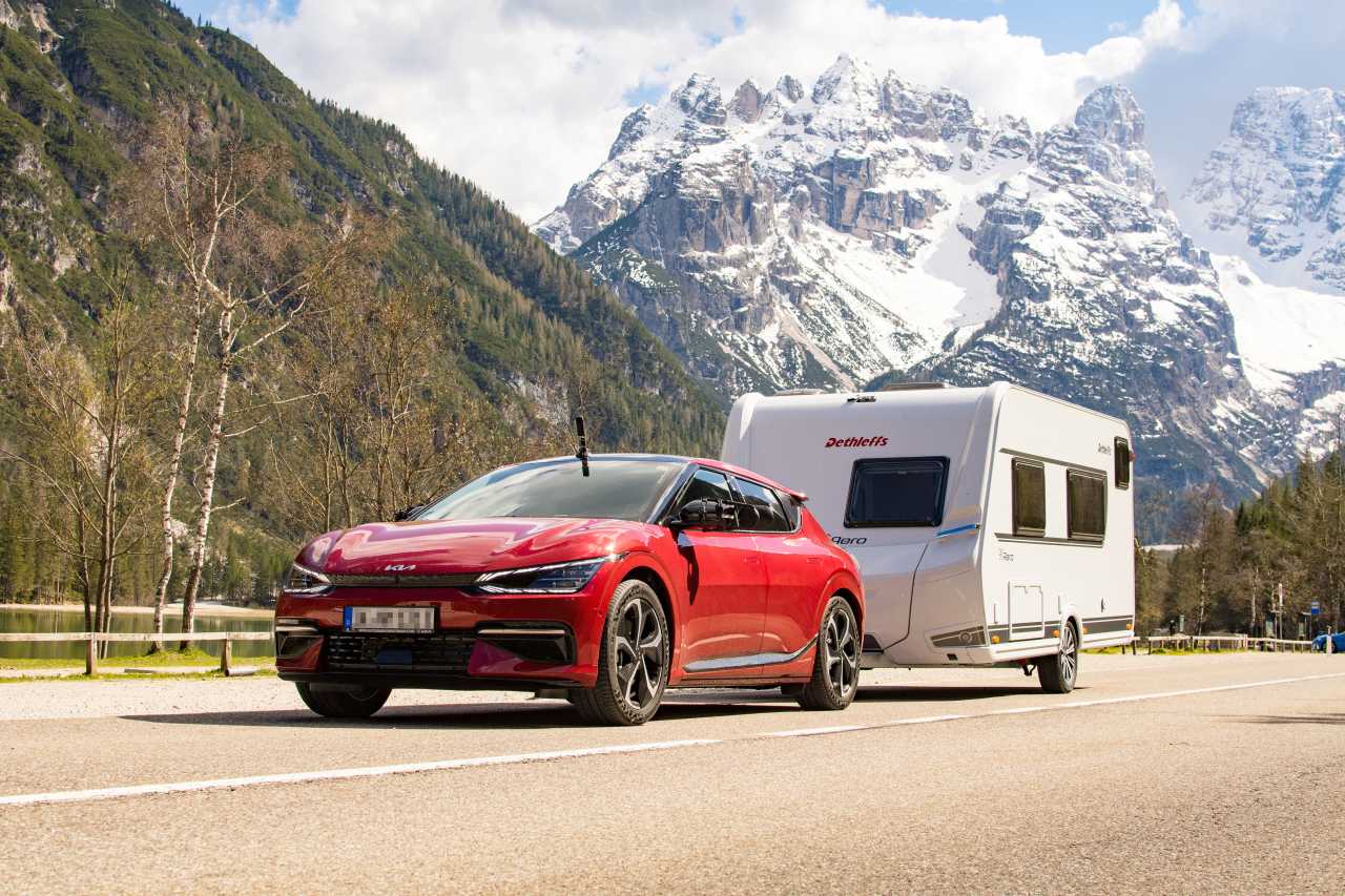 Mit Elektroauto und Wohnwagen in den Urlaub