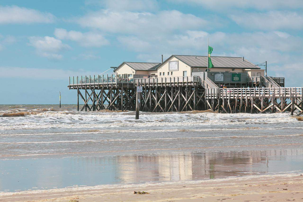 Pfahlbau in St. Peter-Ording Flut