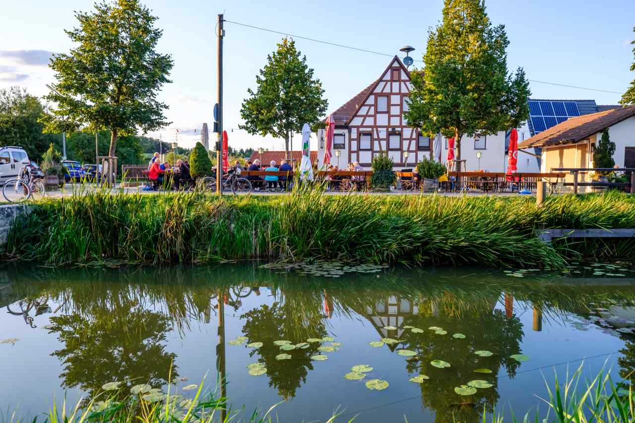 Biergarten am alten Kanal bei Schwarzenbach