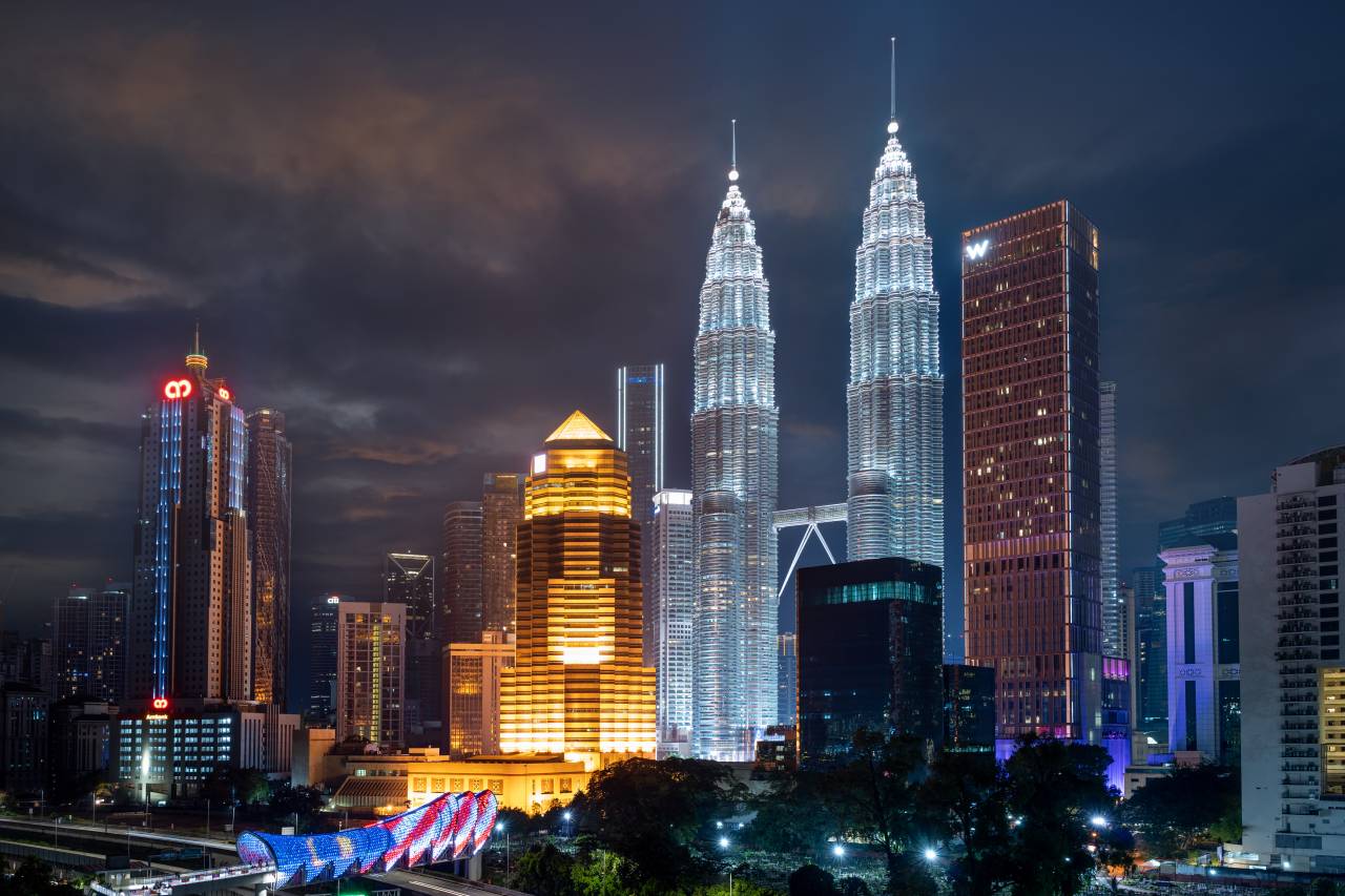 Kuala Lumpur Skyline Lichterspiel nachts