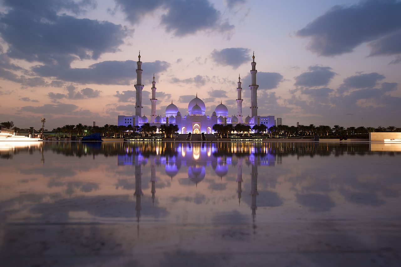 Sheikh Zayed Moschee Abenddämmerung