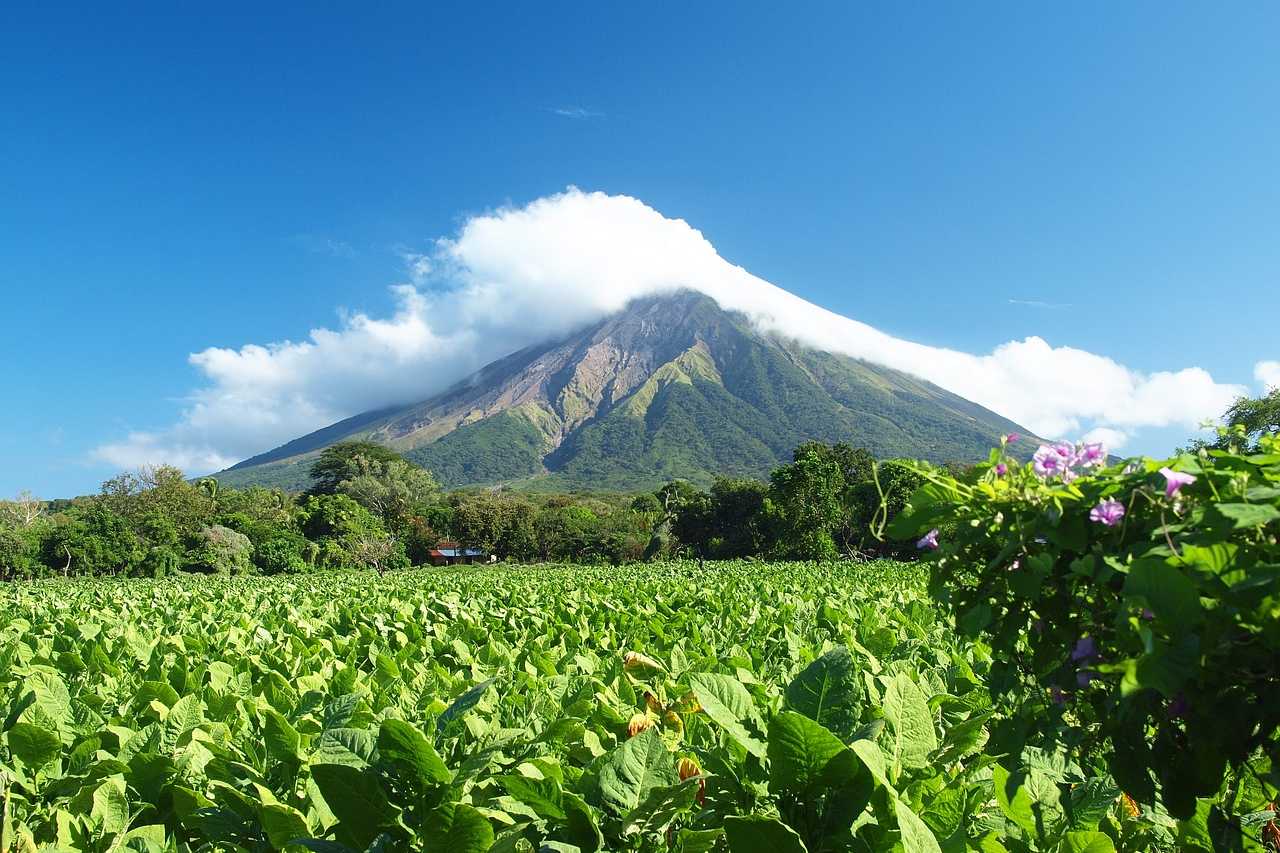 Nicaragua fruchtbare Landschaft Vulkan