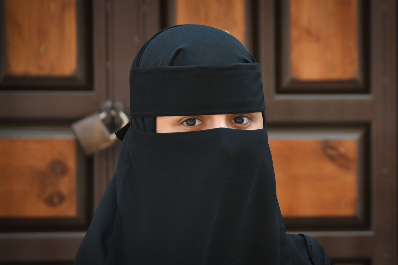 Verschleierte Frau Saudi-Arabien