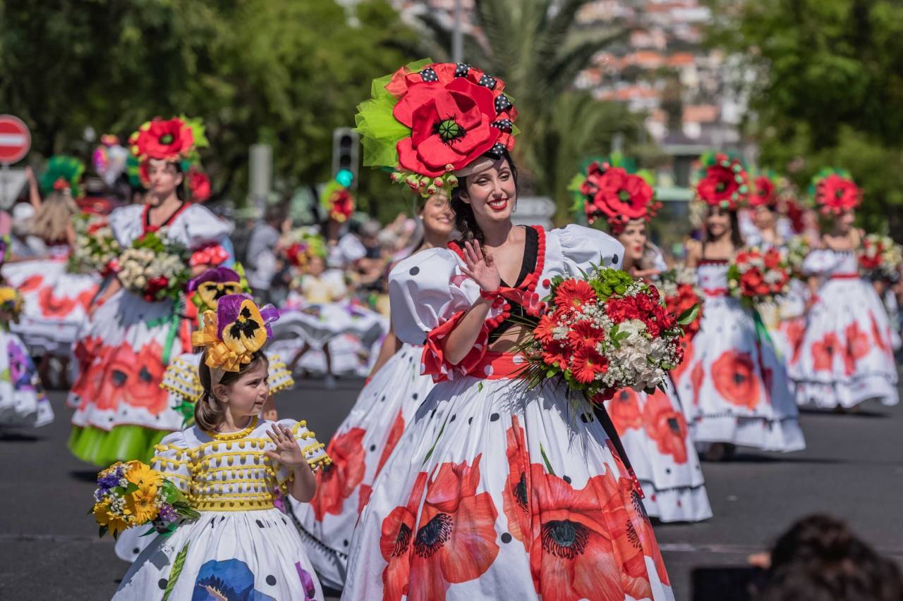 Farbenprächtige Kostüme Festa da Flor Madeira
