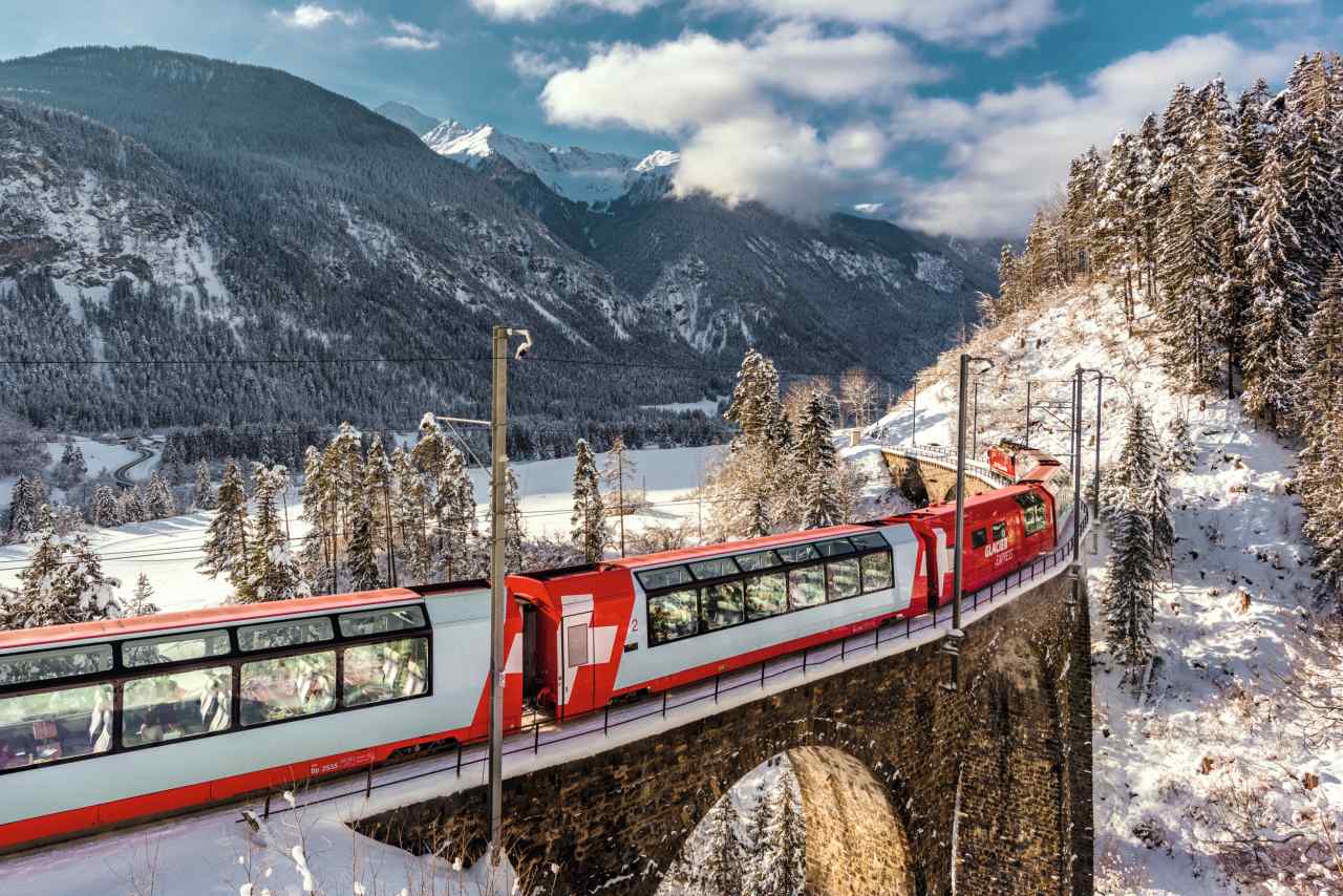 Glacier Express auf dem Schmittenviadukt Graubünden