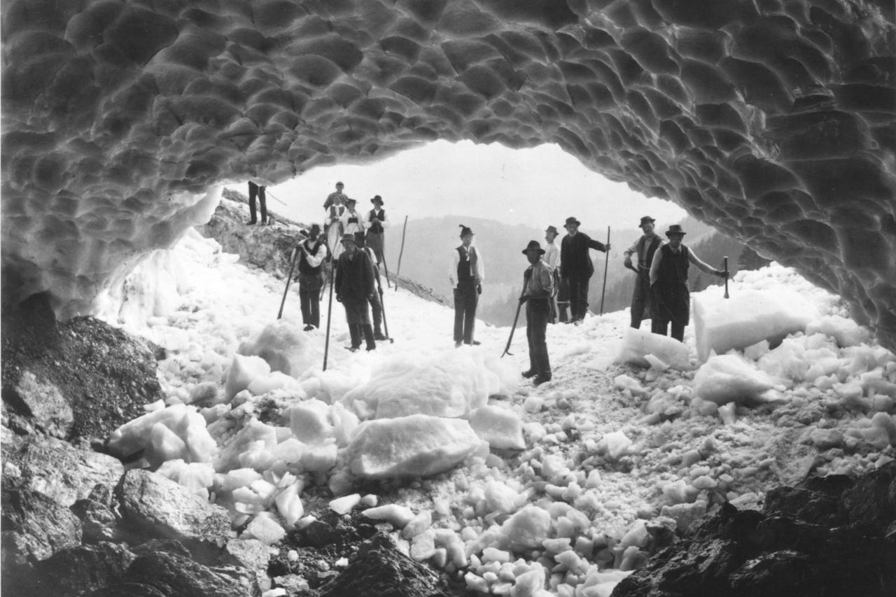 Historischer Blick aus der Eishöhle auf dem Birnbachgletscher