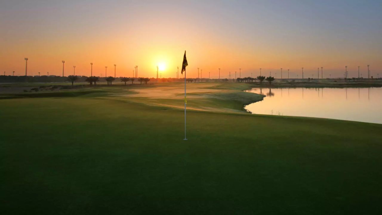 Al Ain Equestrian Golfplatz bei Sonnenuntergang