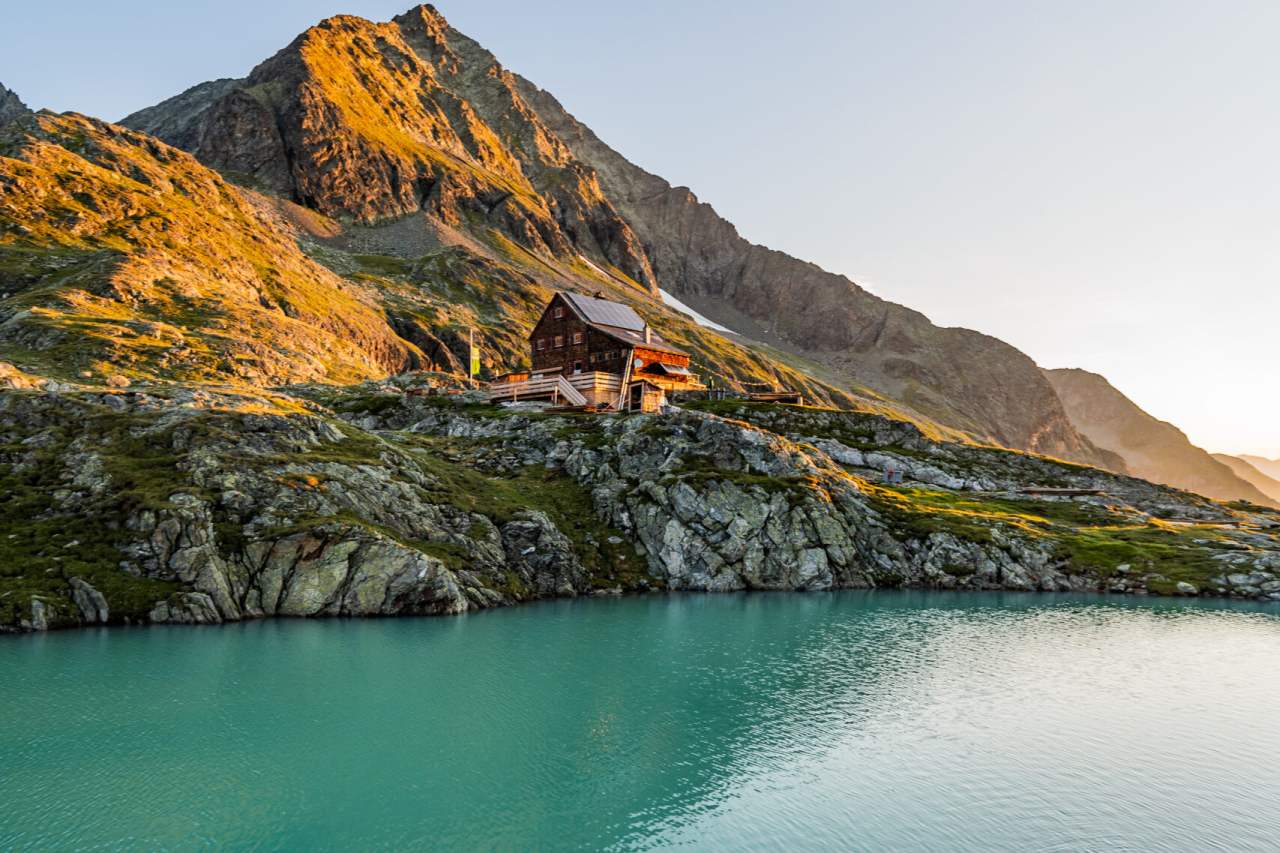 Adolf-Nossberger-Hütte über dem Großen Gradensee