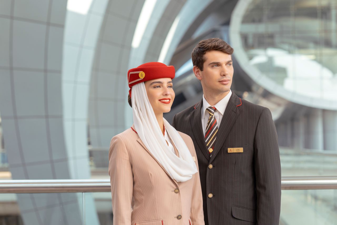 Kabinenpersonal in Uniform bei Emirates