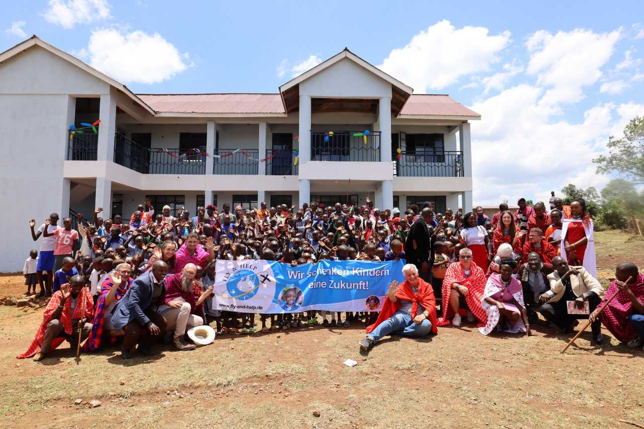 Eröffnung 750 FLY & HELP-Schule in Kenia