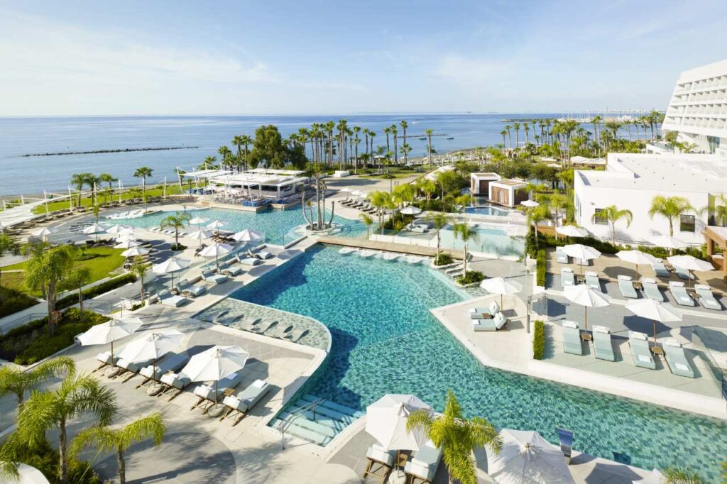 Parklane Resort Limassol Pool- und Strandbereich