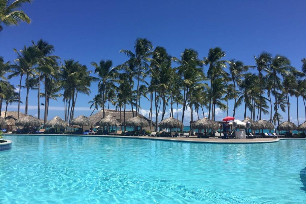 Punta Cana Pool unter Palmen