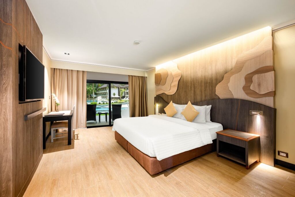 Amora Beach Resort Phuket Zimmerbeispiel
