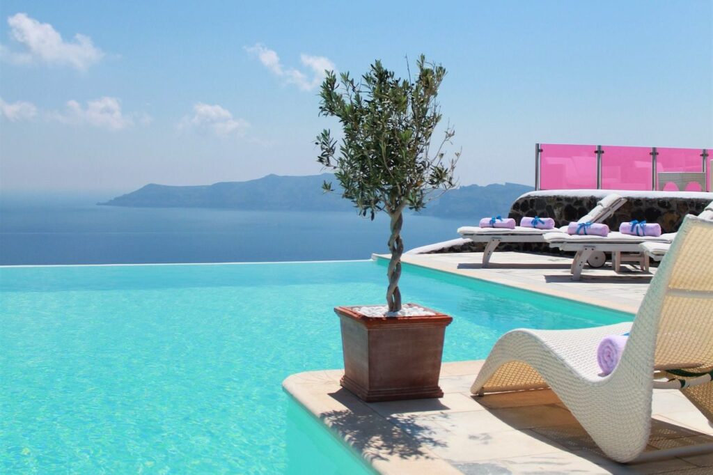 Immerovigli Infinity Pool mit Meerblick