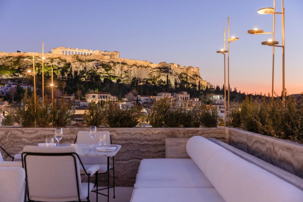 Grecotel The Dolli Blick auf die Akropolis vom Rooftop Restaurant