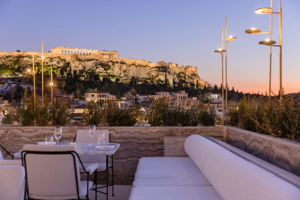 Grecotel The Dolli Blick auf die Akropolis vom Rooftop Restaurant