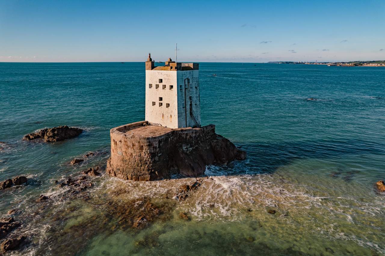 Seymour Tower auf Jersey bei Flut