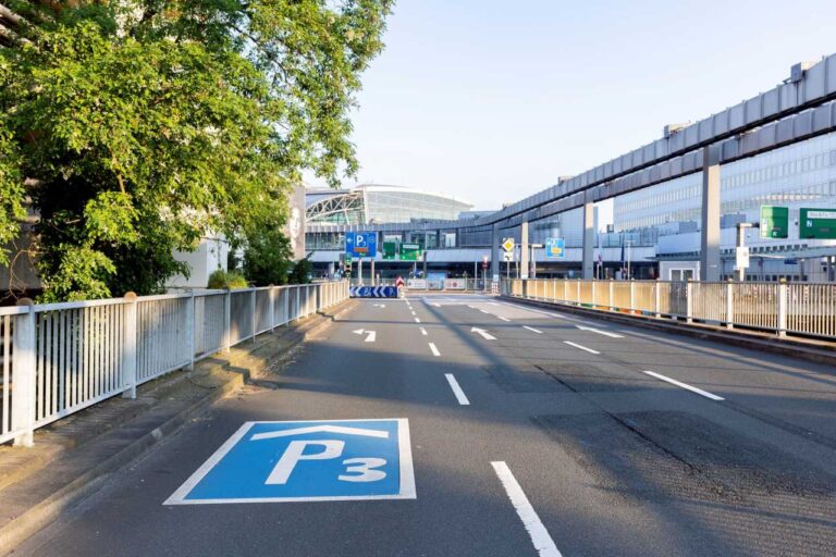 Parken Flughafen Düsseldorf Preisliste Parkhaus P5 www.travelio.de