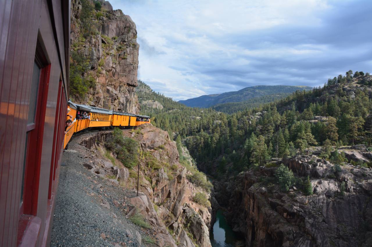 Durango Train an einer Schlucht