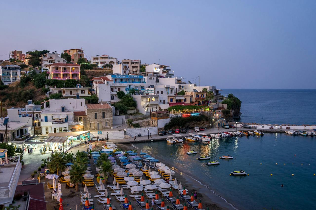 Bali Kreta Strand in der Abenddämmerung