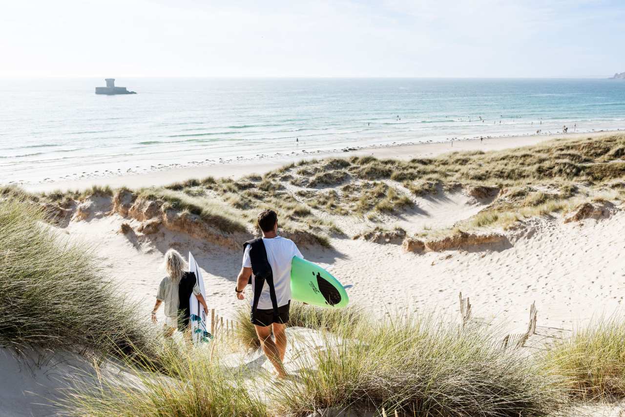 Surfer an der St. Ouen's Bay