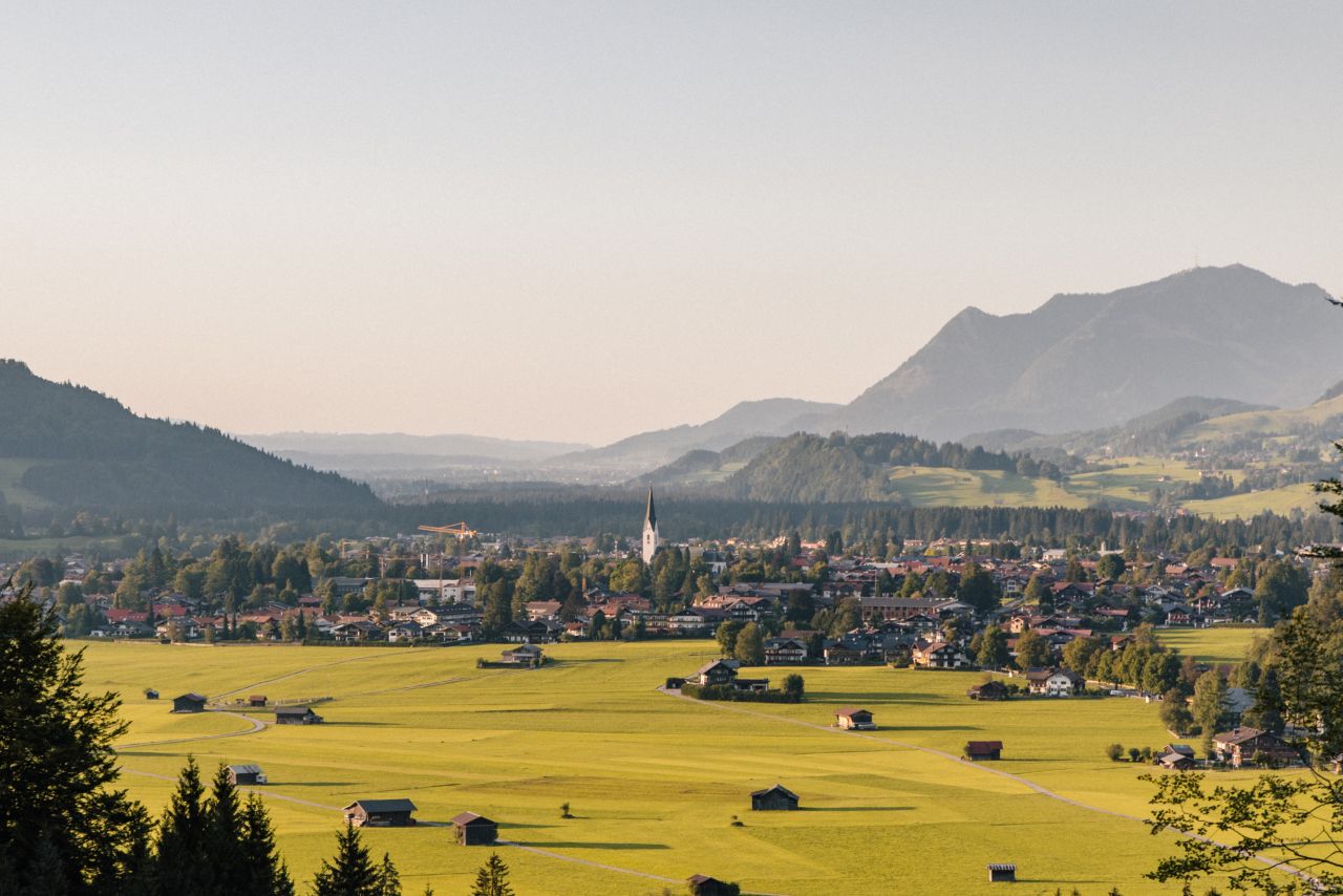 Oberstdorf Wandern im sonnigen Tal