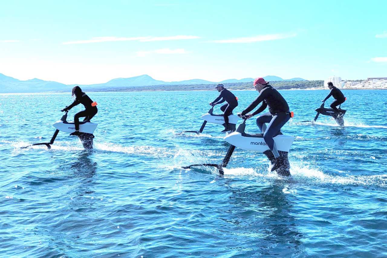 Hydrofoil-Biker vor Can Picafort