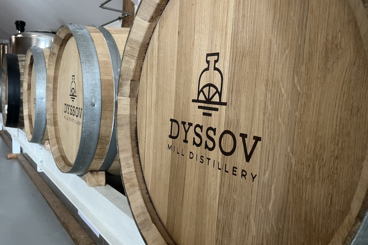 Eichenfass in der Dyssov-Destillerie