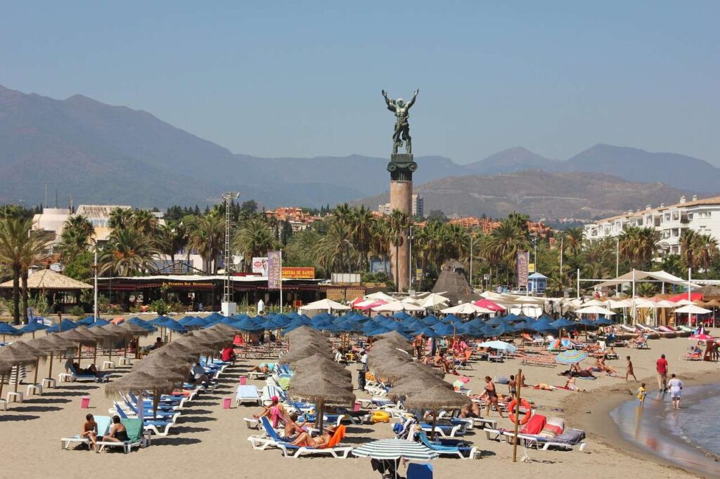 Marbella Strand und Berge