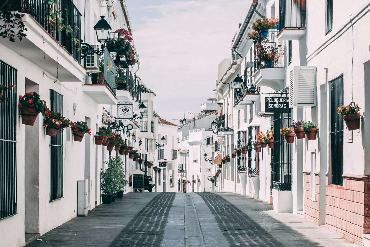 Mijas Gasse weißgetünchte Häuser