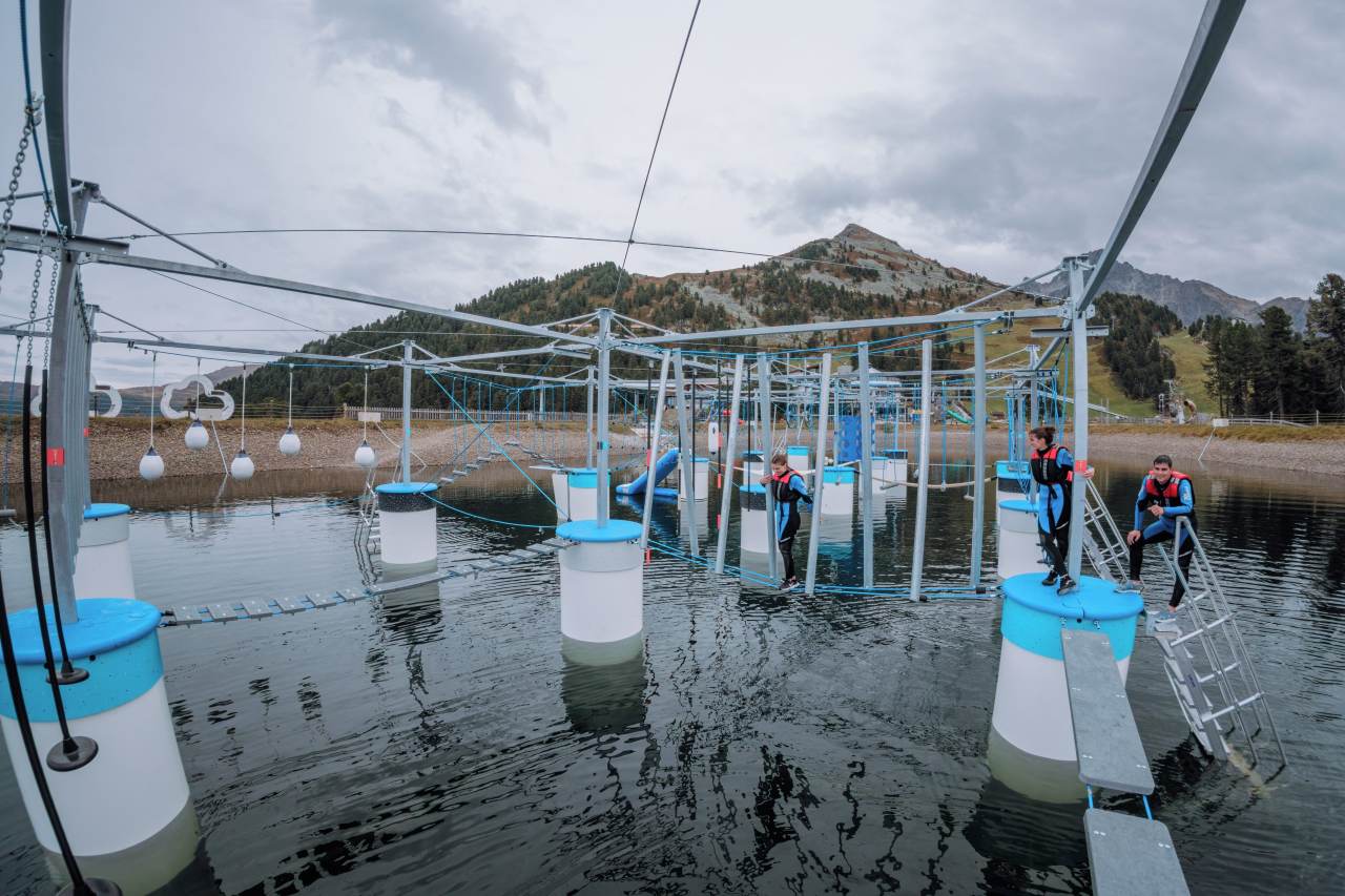 Ninja Park Hochoetz Kletterpark auf dem Wasser