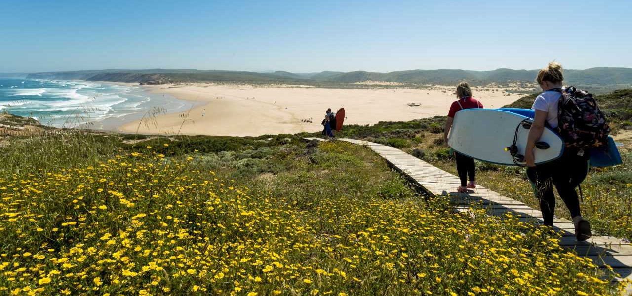 Algarve Surfer im Sommer