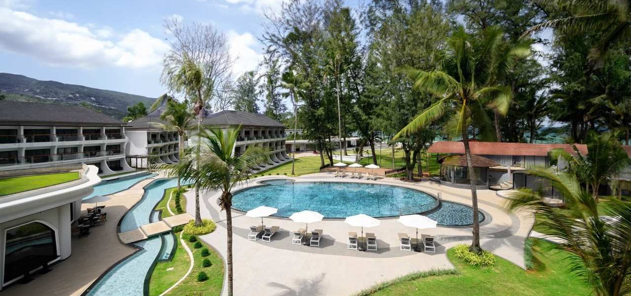 Amora Beach Resort Pool und Garten