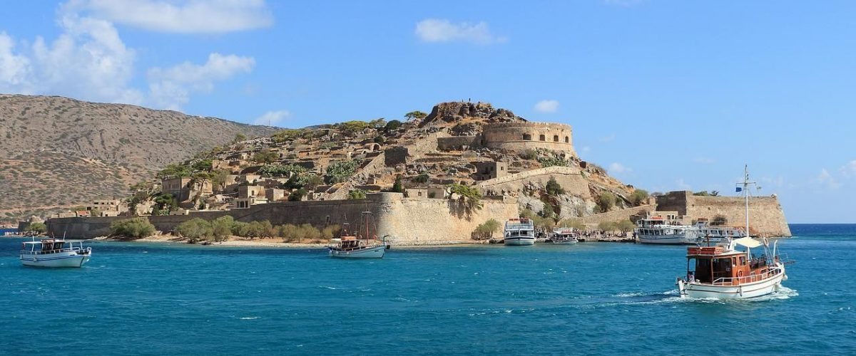 Ausflugsboote vor Spinalonga